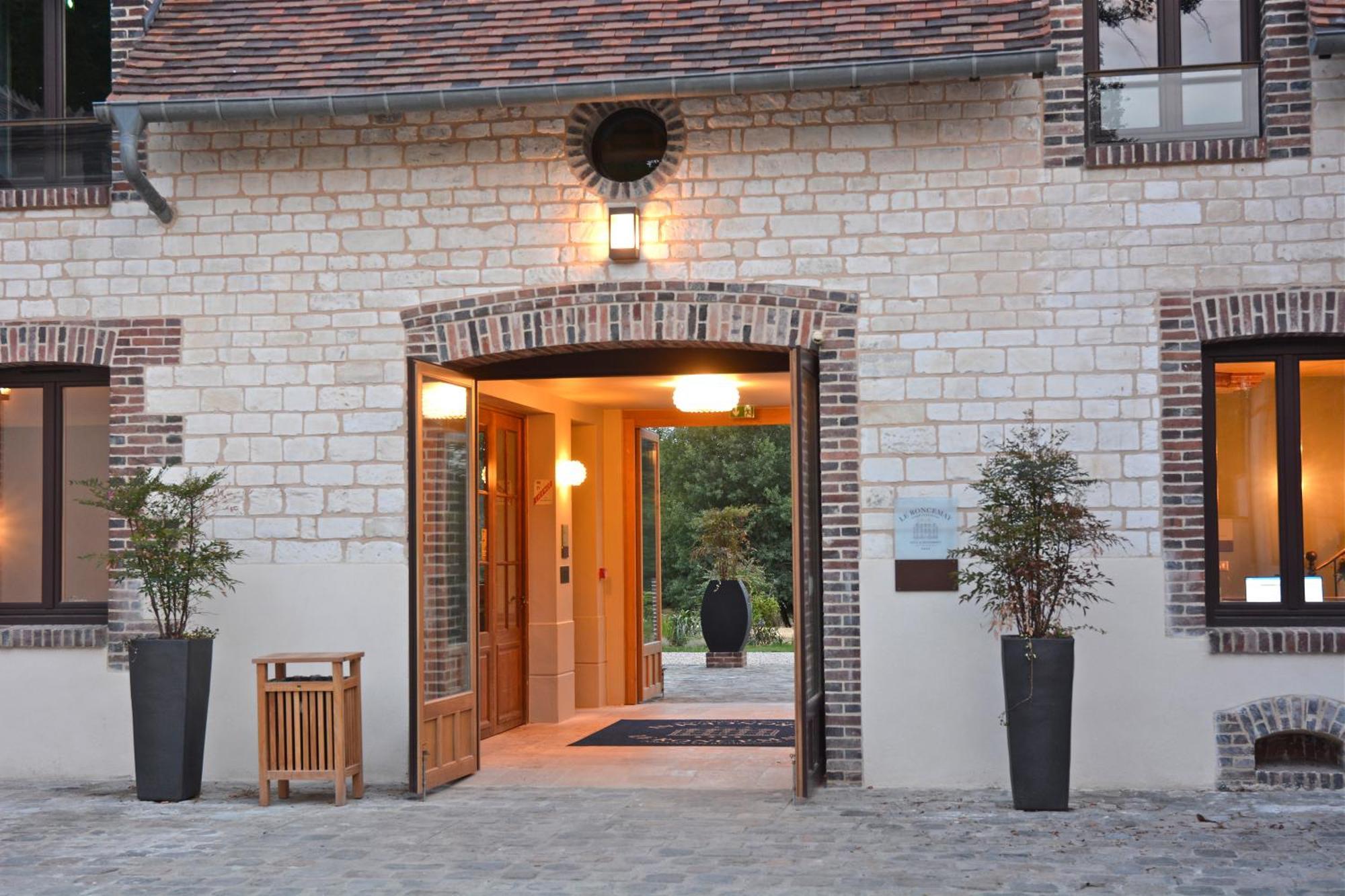 Domaine Du Roncemay - Hotel, Restaurants, Spa & Golf Aillant-sur-Tholon Kültér fotó